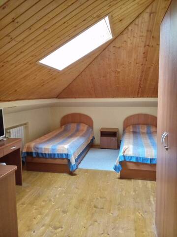 Номер стандарт улучшенный с 4 односпальными кроватями в Гостинице Каргополь